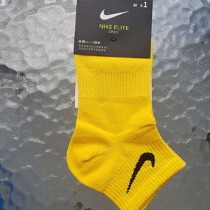 Solid Color Nike Elite Crew Socks Dry-Fit